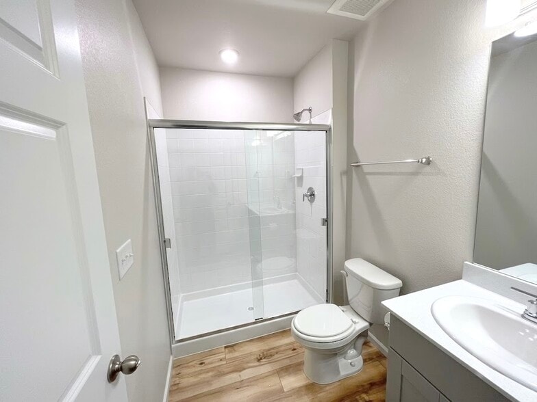 Full bath ,office entry - 13735 Del Corso Way