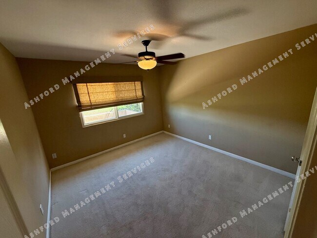Building Photo - 3 BEDROOM 2 BATHROOM HOME RIGHT ON McCORMI...