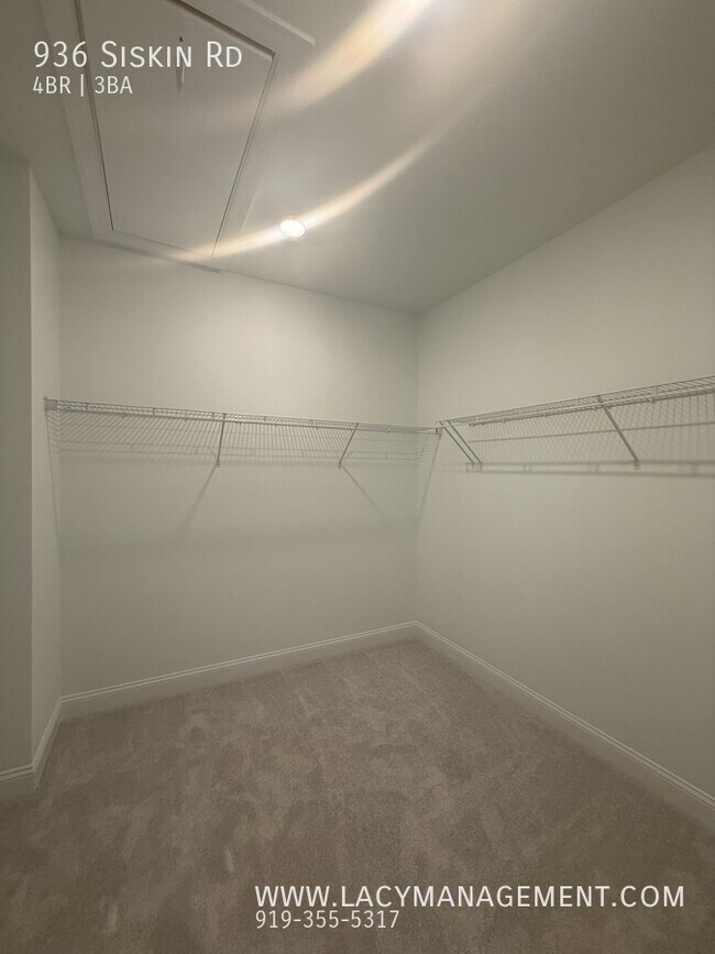 Building Photo - 936 Siskin Rd