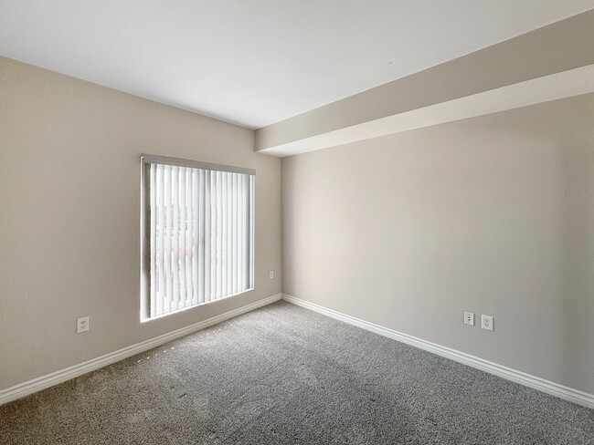 Building Photo - Urban 1 Bedroom Condo in East Village w/ B...