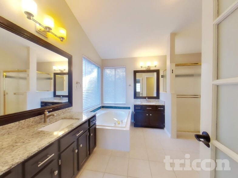 Building Photo - 5740 S Jellison St