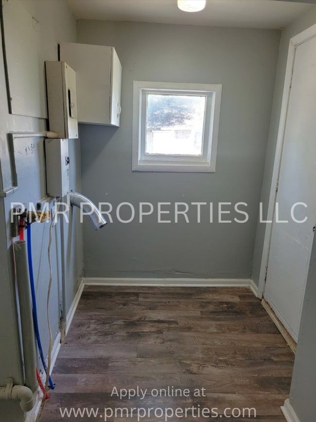Building Photo - 1 Bedroom/ 1 Bathroom House