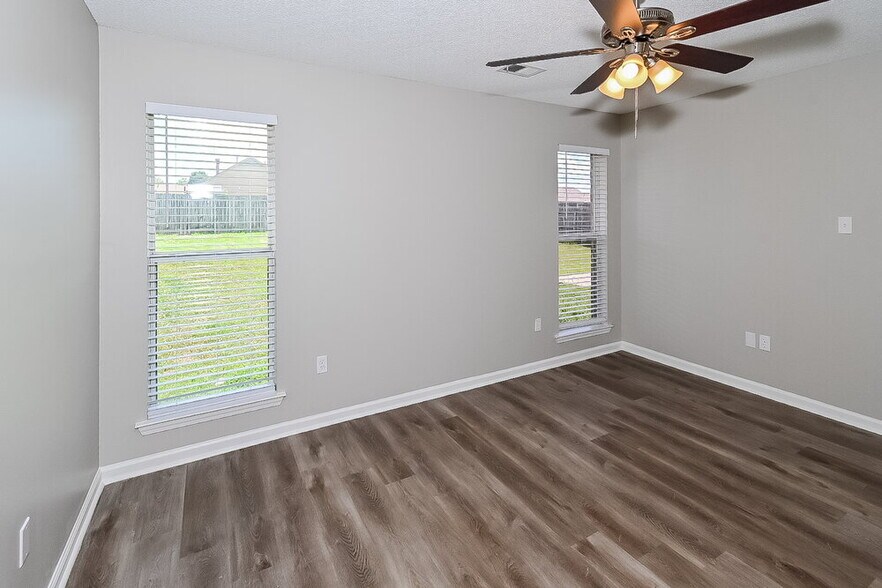 Building Photo - 6306 Magnolia Lakes Dr