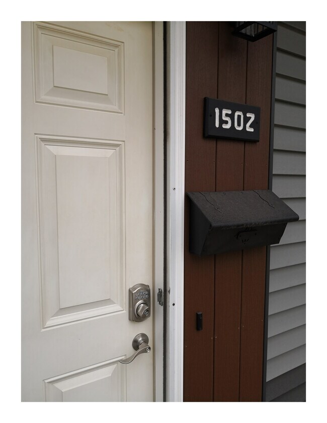 Smart lock - 1502 12th Ave S