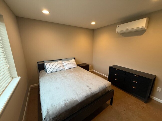 Building Photo - Nowells Subdivision Town Homes - Fully Furnished and Utilities Included