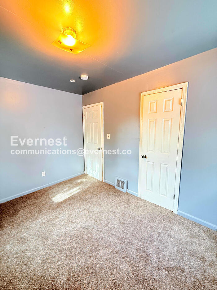 Building Photo - 18640 Sherwood St