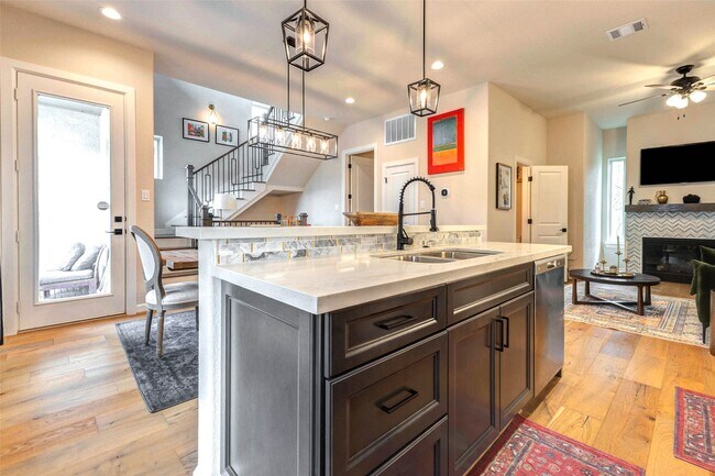 Building Photo - 11005 Upland Forest Dr