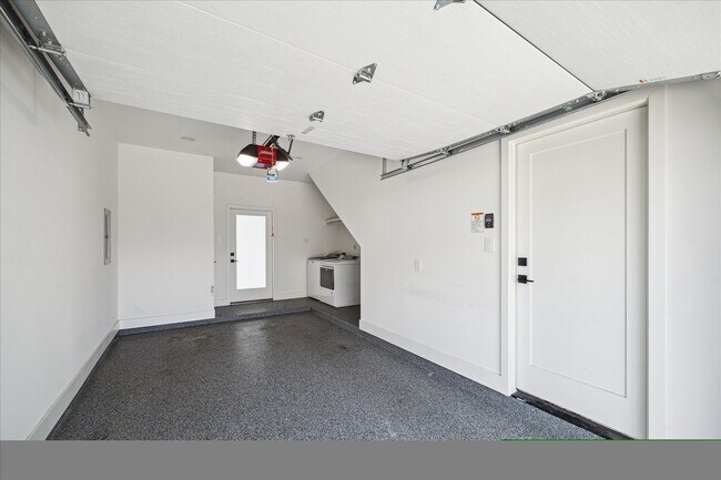 Primary Photo - 1015 E 27th St