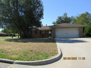 Building Photo - Crosby Park Area!