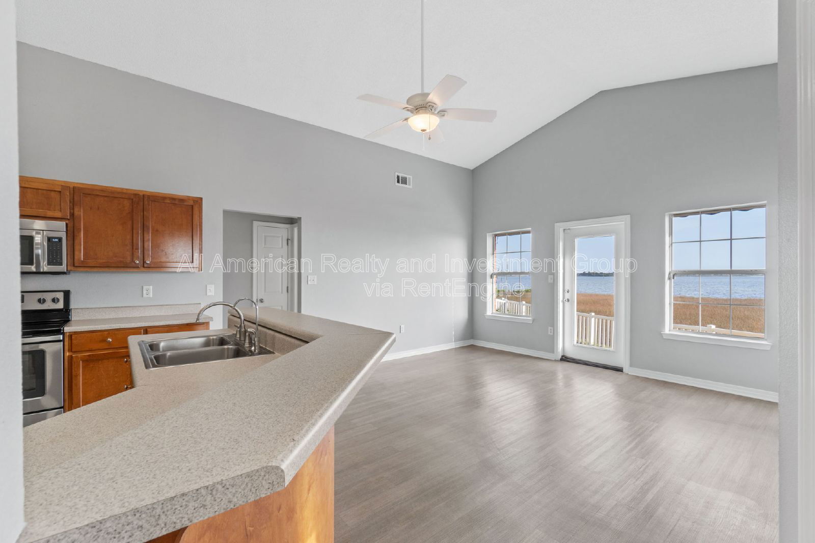 Building Photo - 742 Saltair Ln