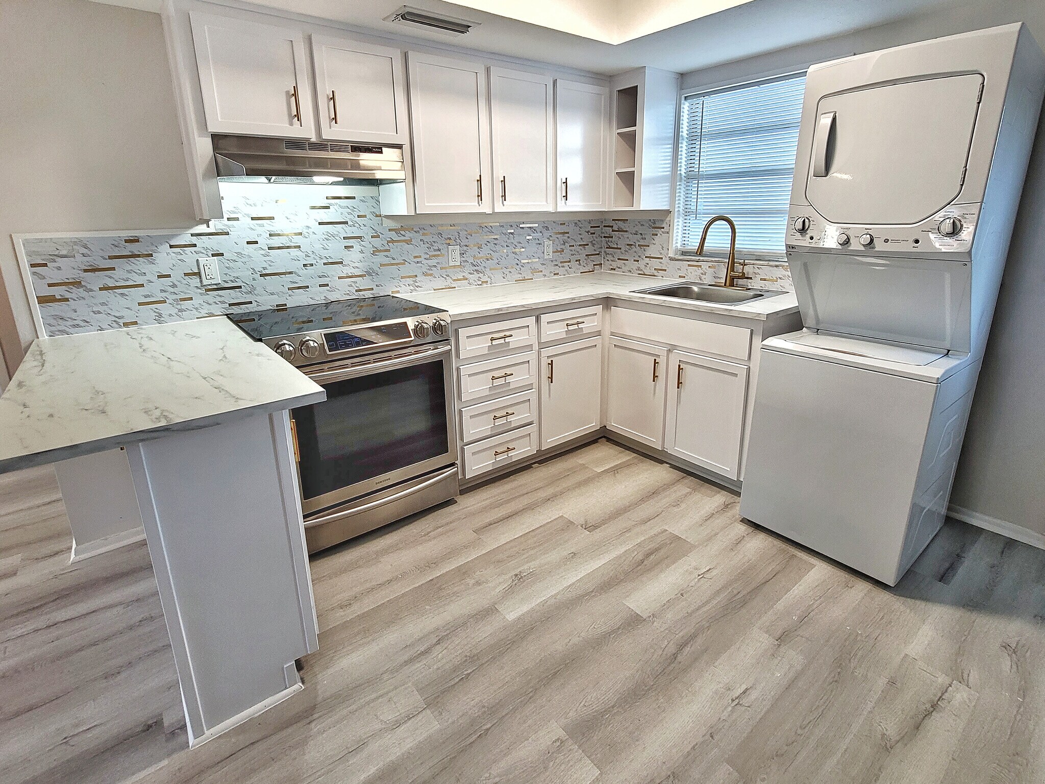 Building Photo - 442 77th Ave N