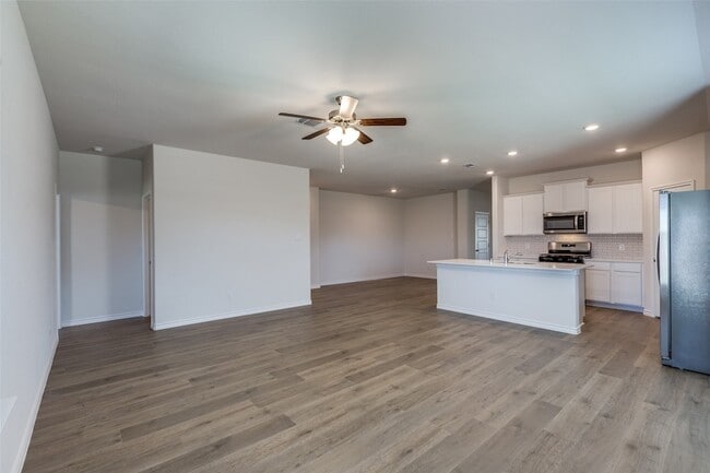 Building Photo - 5237 Sandrine Ave