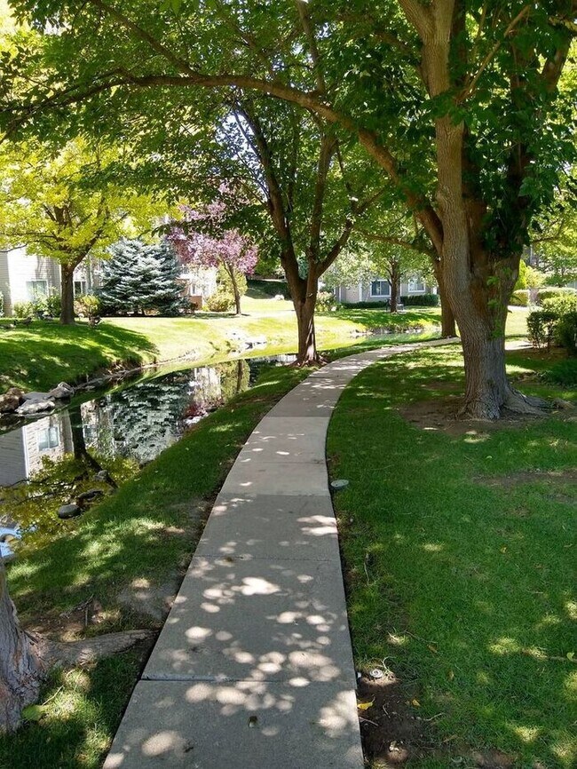 Building Photo - Beautiful Quailbrook 2 Bedroom!