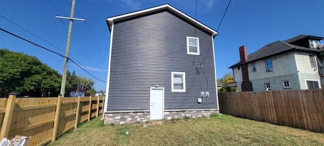 Building Photo - 5103 Oregon St