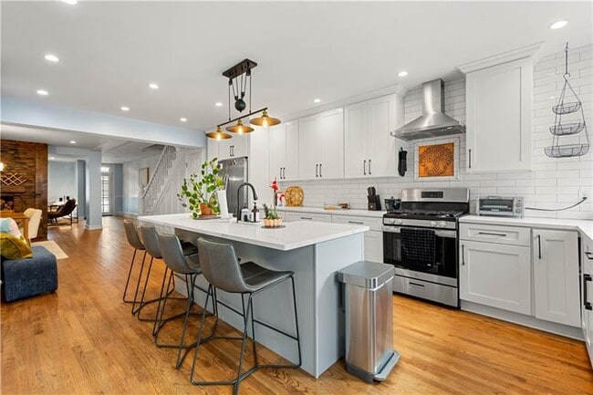 Building Photo - 1207 Linden Pl