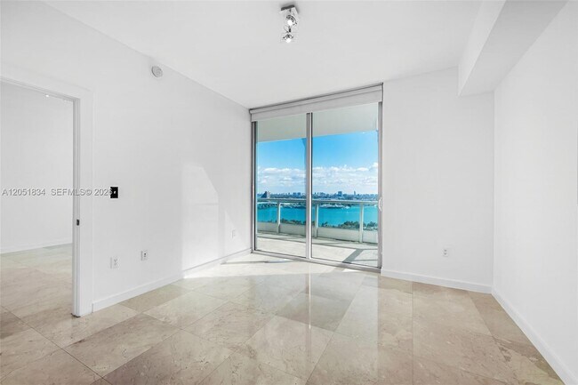 Building Photo - 900 Biscayne Blvd