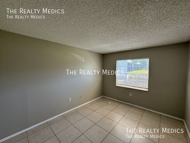 Building Photo - 2543 N Alafaya Trail
