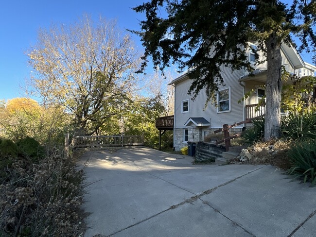 Building Photo - 579 W 16th St