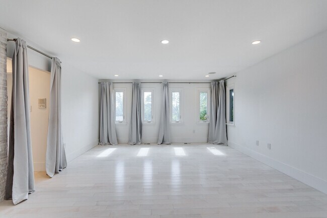 Building Photo - 4611 Charleston Terrace NW