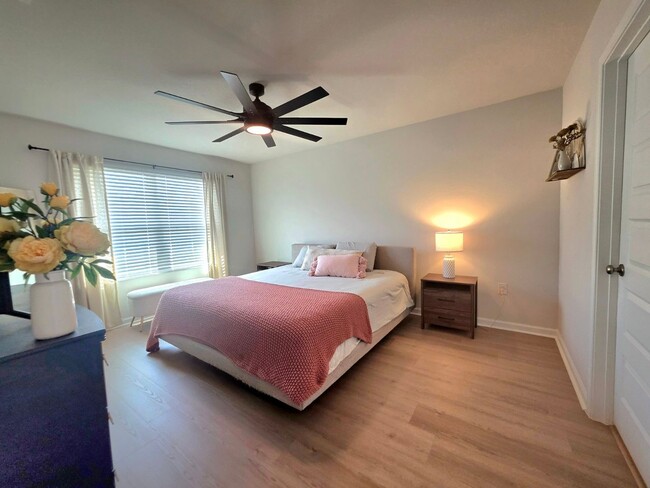Building Photo - 4375 White Cedar Ct