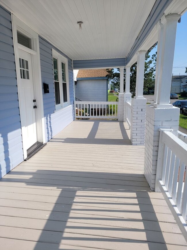 Building Photo - Newly renovated 4 bed 2 bath home in the heart of Downtown Wilmington .