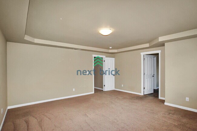Building Photo - 3 Bed and 2.5 Bath Single-family Home Avai...