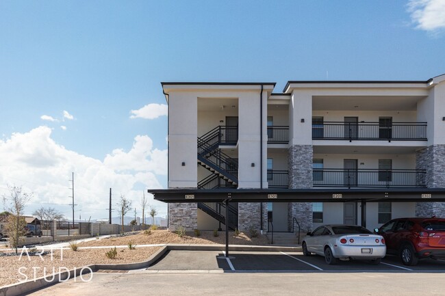 Primary Photo - New Contemporary 2 Bedroom, 1 Bathroom in ...