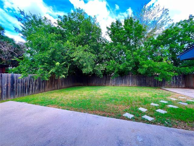 Building Photo - 7420 Blackthorn Dr