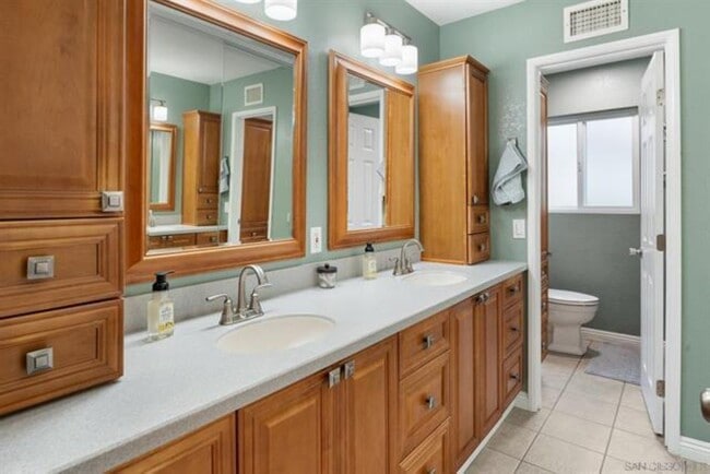 Building Photo - Stunning single-story Vista Del Cerro home with a private backyard oasis designed for effortless ...