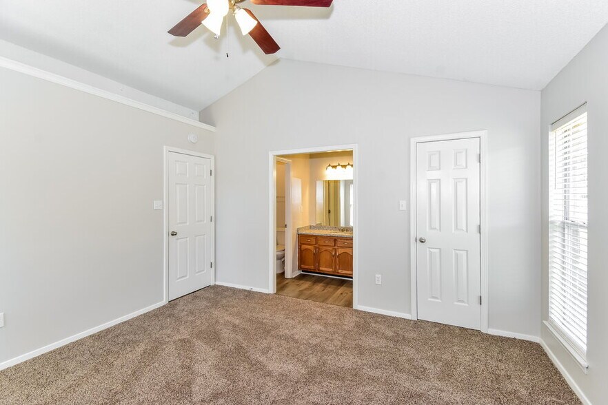 Building Photo - 10368 Palmer Cove