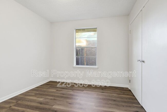 Building Photo - 8933 Baronne Dr