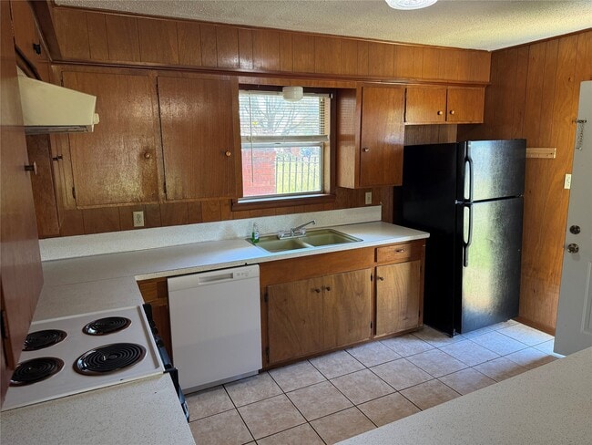 Building Photo - 1905 10th St