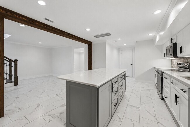 Building Photo - 2104 Williamsport Pike