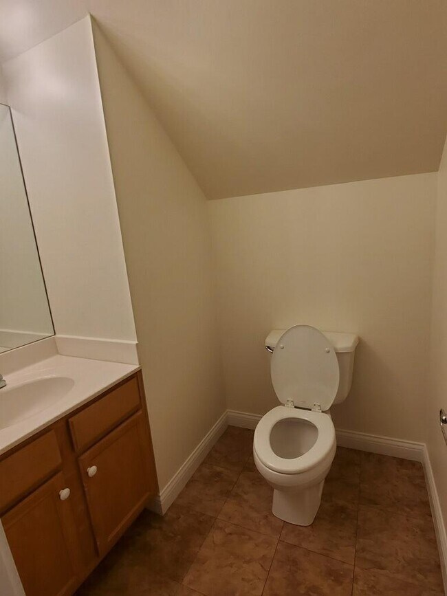 Building Photo - 915 S 20th St