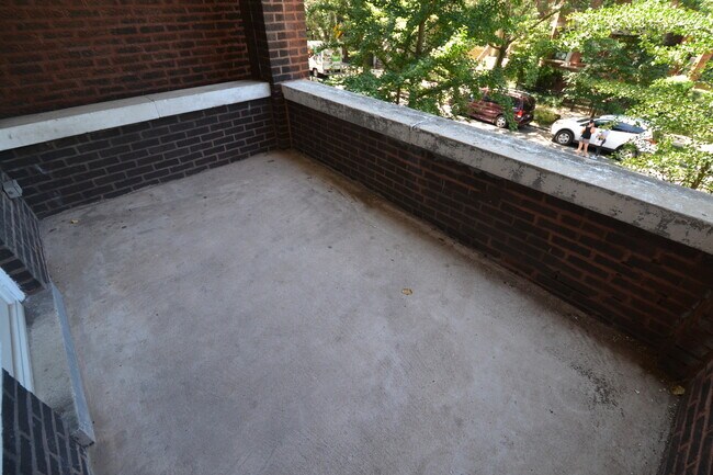 Building Photo - 3765 N Lakewood Ave