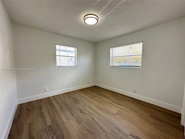 Building Photo - 116 NW 2nd Ave