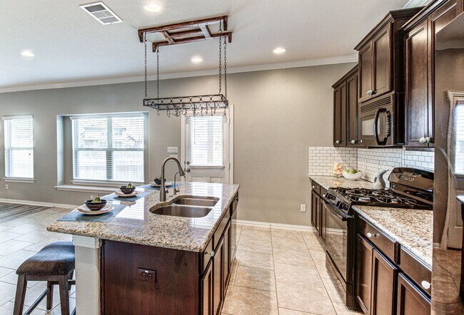 Building Photo - 508 Nogales Ln