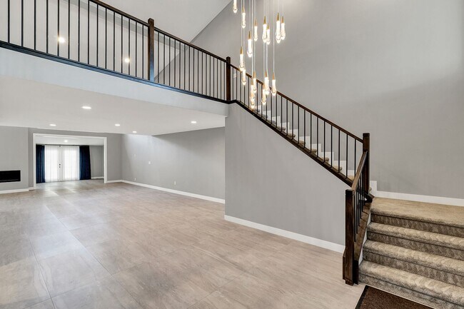 Building Photo - Stunning Remodeled 4-Bedroom Home in Exclu...