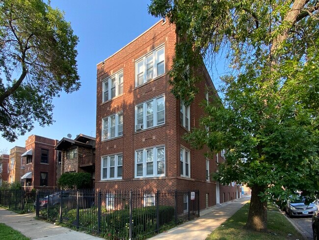 Primary Photo - 2416 W Fargo Ave