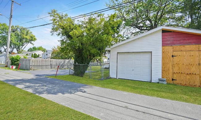 Building Photo - 139 Belview Ave