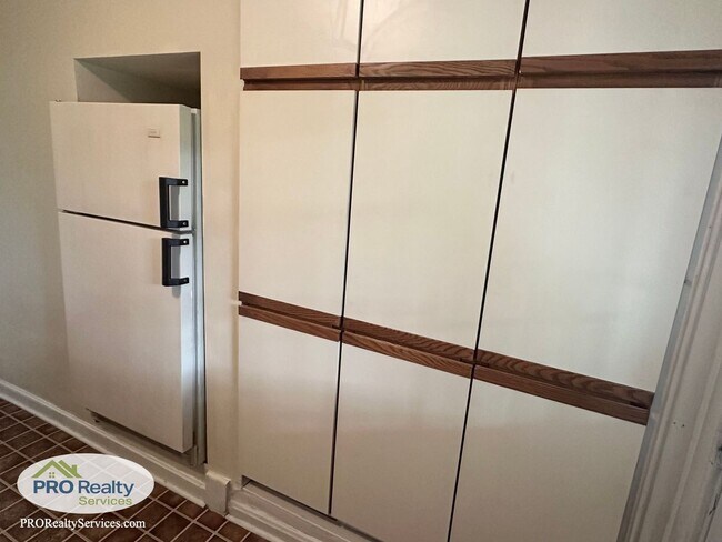 Building Photo - Charming 2 Bedroom Apartment in Northeast ...