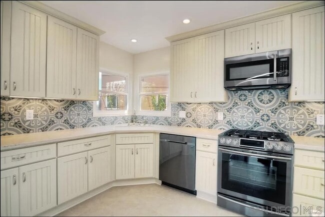 Building Photo - 4388 Middlesex Dr