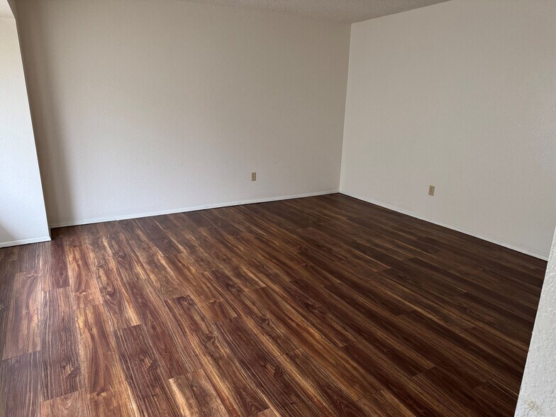 Building Photo - 950 SW Harrier Cir