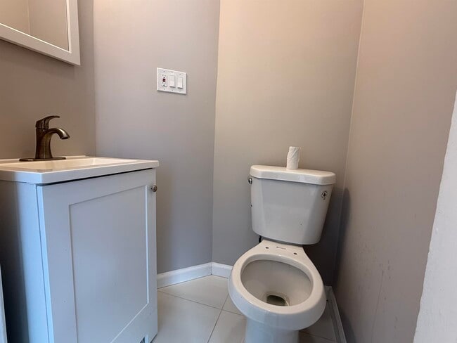 Building Photo - 846 Broadway