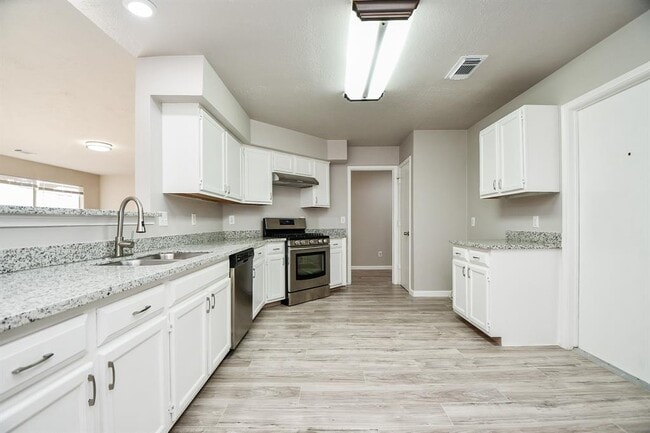 Building Photo - 11659 Evesborough Dr