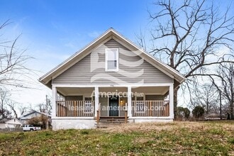 Building Photo - 901 S Leslie Ave