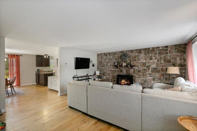 Building Photo - 114 Fieldstone Dr