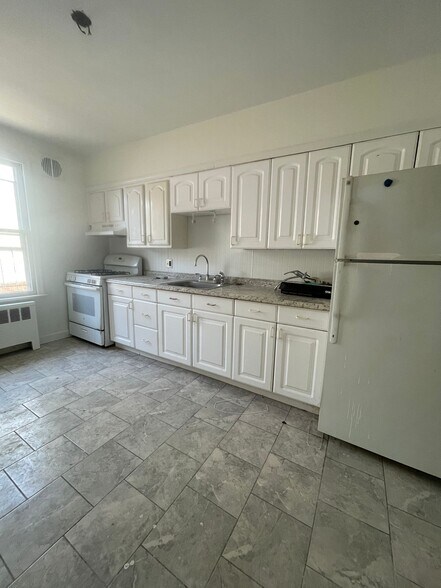 119 Hobart Ave 3 - 117 Hobart Ave