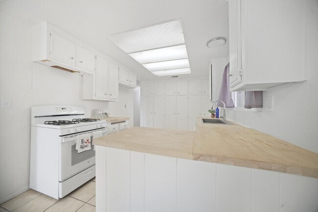 Building Photo - 26763 Cumberland Ln