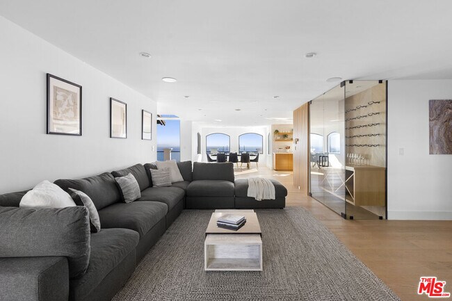 Building Photo - 3909 Villa Costera